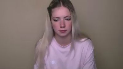 AliceMeaww_ from United States