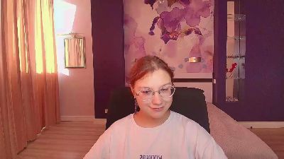 AngelinaLow from United States