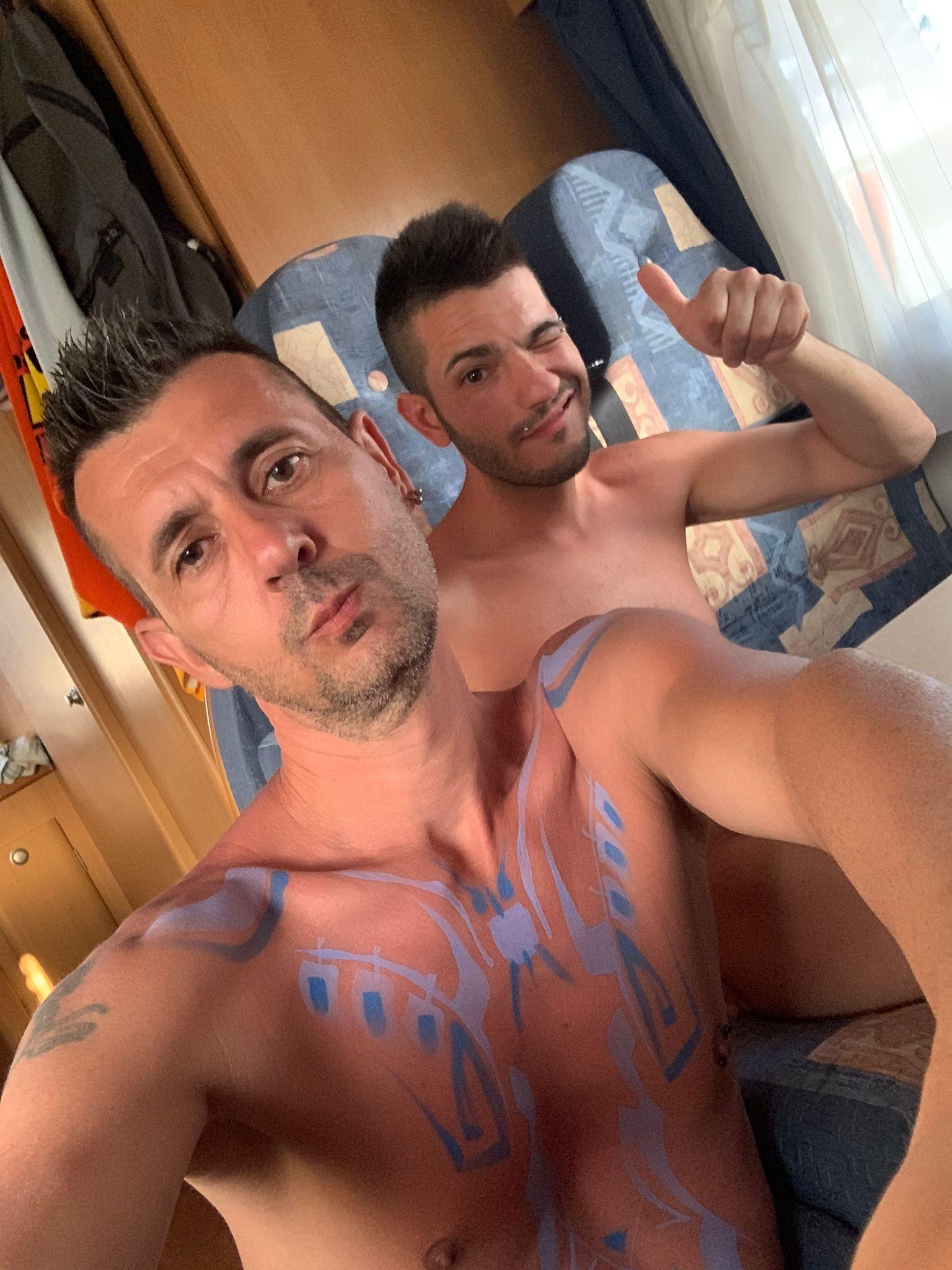 COPPIAGAYHOT Profile Image